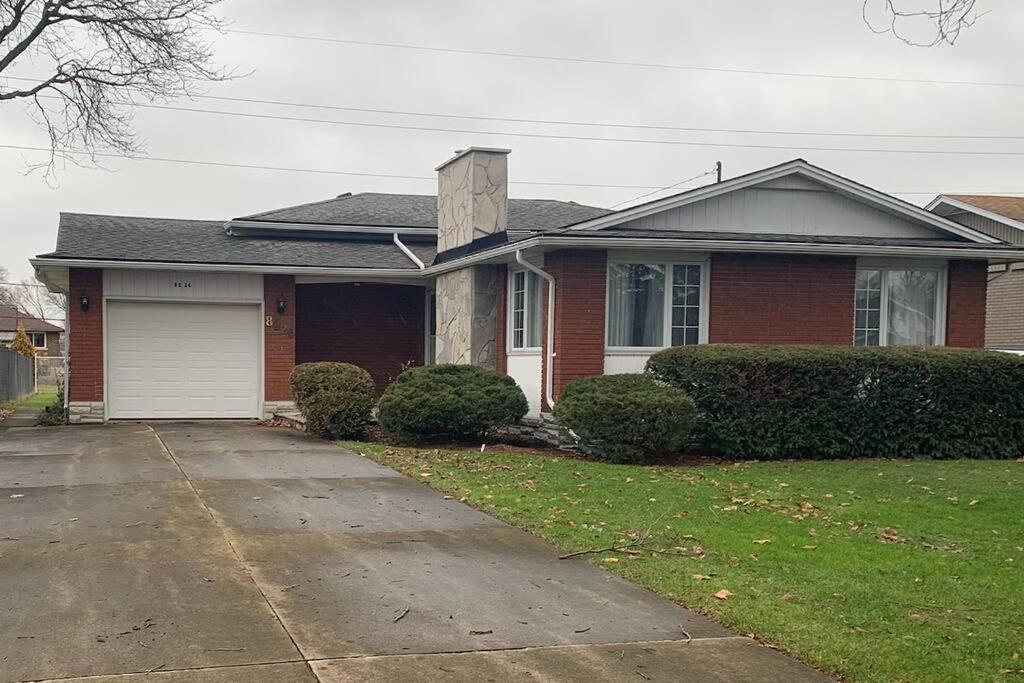 Charming Bungalow Retreat In Chippawa Fall Holiday home Niagara Falls